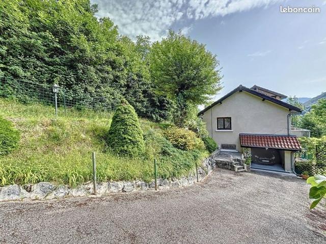 Maison 5 pièces 226 m²