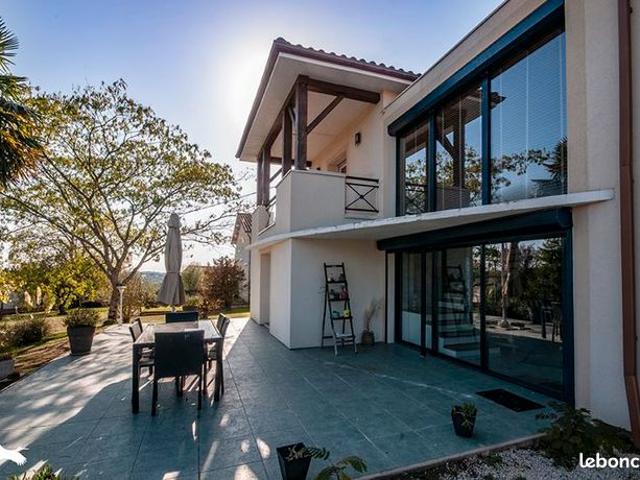 Maison 5 pièces 226 m²