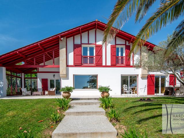 Maison 5 pièces 226 m²