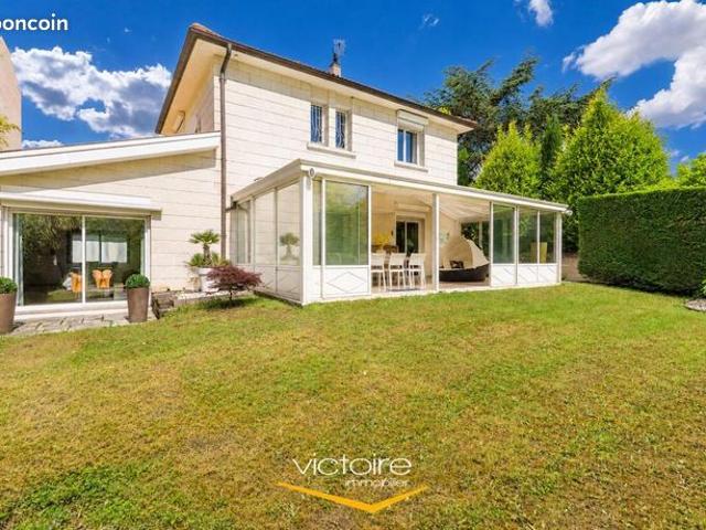 Maison 5 pièces 227 m²