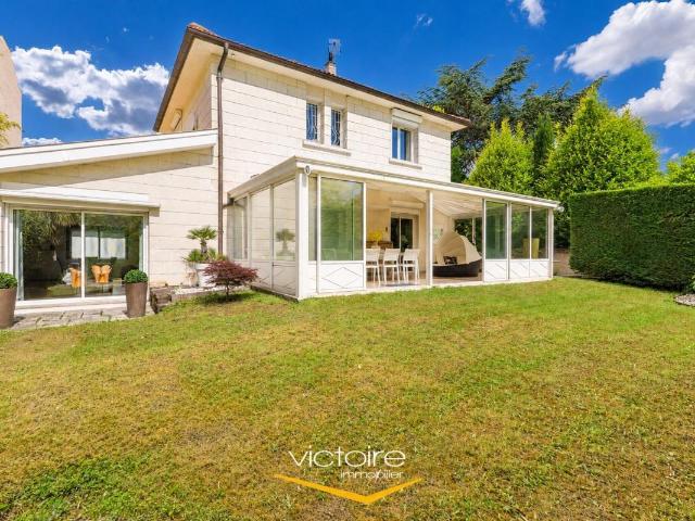 Maison 5 pièces 227 m²