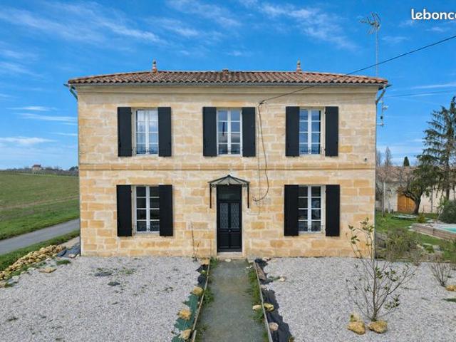 Maison 5 pièces 220 m²