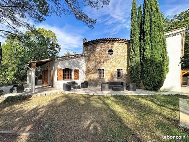 Maison 5 pièces 220 m²