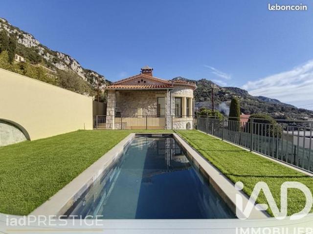 Maison 5 pièces 220 m²