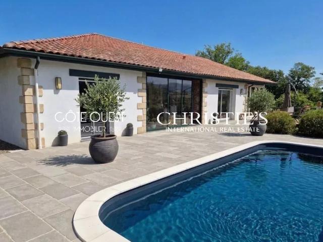 Maison 5 pièces 220 m²