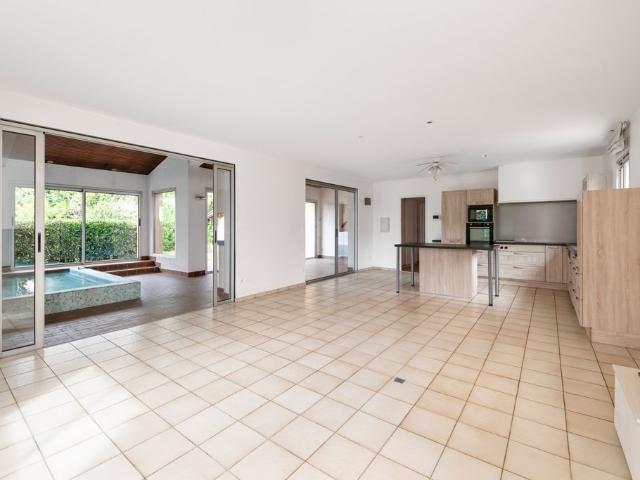 Maison 5 pièces 220 m²