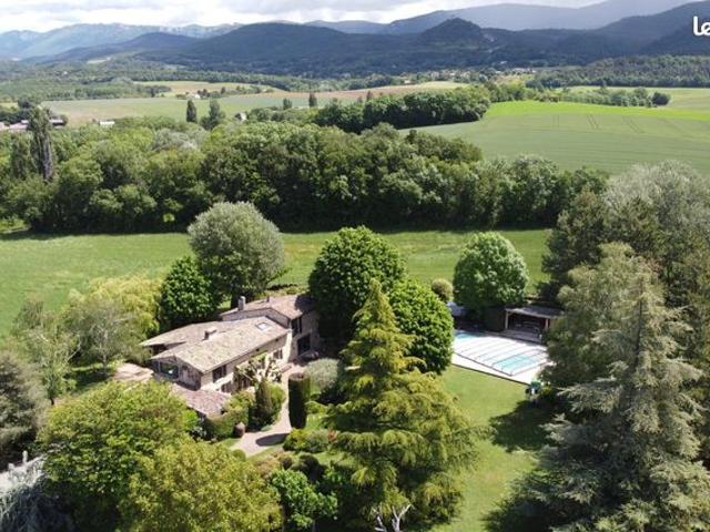 Maison 5 pièces 220 m²