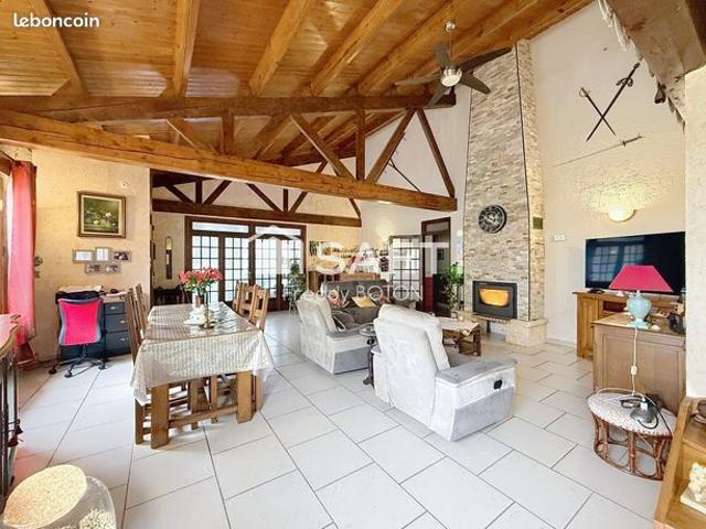 Maison 5 pièces 220 m²