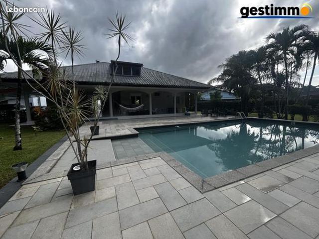 Maison 5 pièces 220 m²