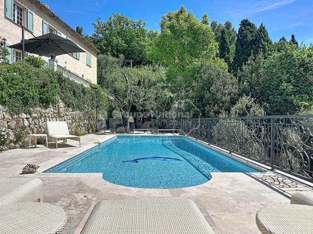 Maison 5 pièces 220 m²