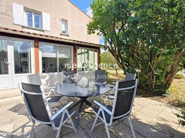 Maison 5 pièces 220 m²