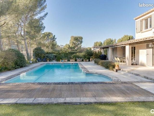 Maison 5 pièces 220 m²