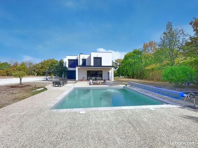 Maison 5 pièces 220 m²