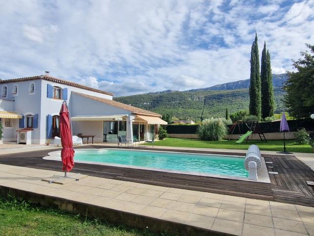 Maison 5 pièces 220 m²