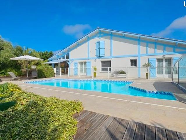 Maison 5 pièces 220 m²