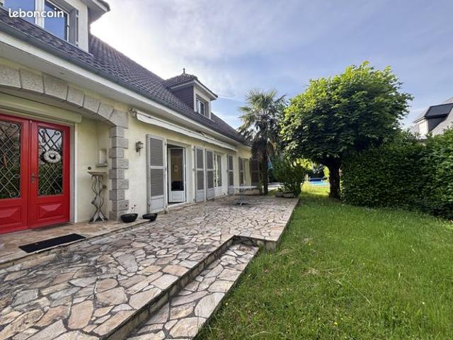 Maison 5 pièces 220 m²