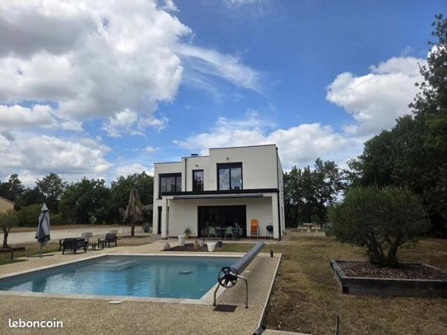 Maison 5 pièces 220 m²
