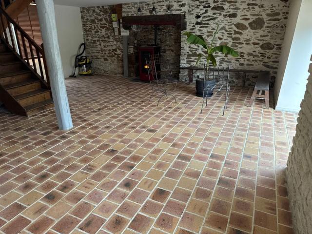Maison 5 pièces, 220 m² à louer à Châlus 87230