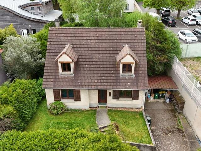 Maison 5 pièces 221 m²