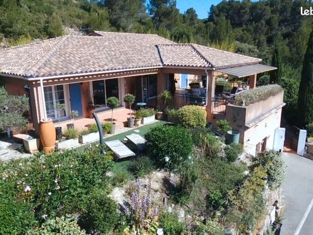 Maison 5 pièces 221 m²