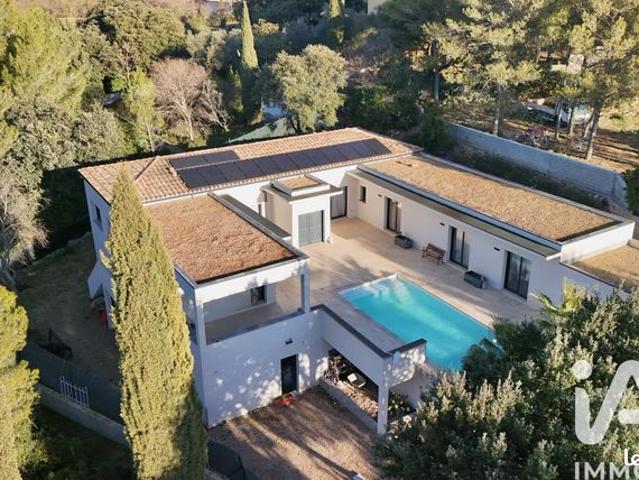 Maison 5 pièces 221 m²