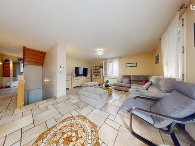 Maison 5 pièces 221 m²