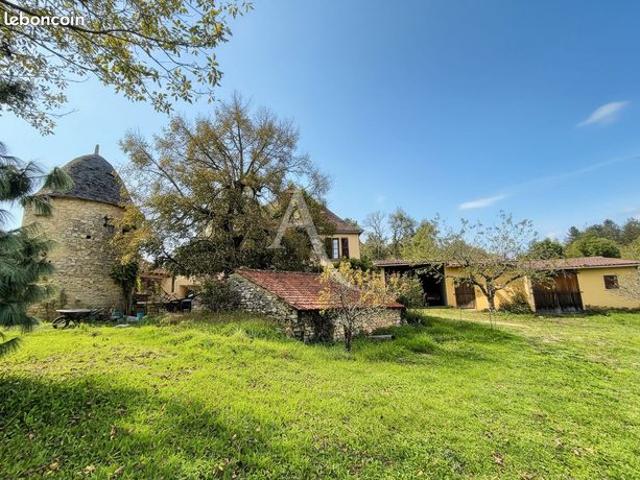 Maison 5 pièces 221 m²