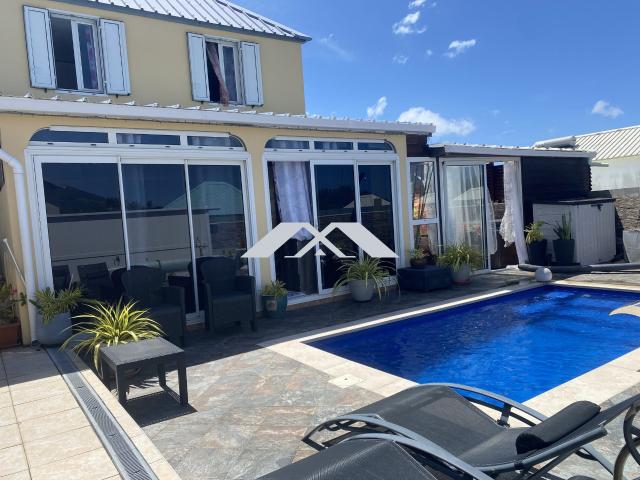 Maison 5 pièces 222 m²