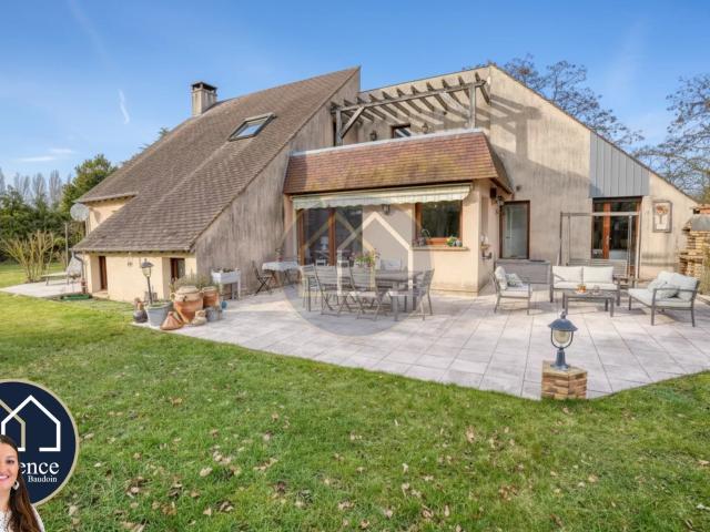 Maison 5 pièces 222 m²