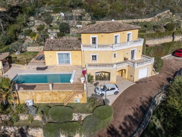 Maison 5 pièces 222 m²