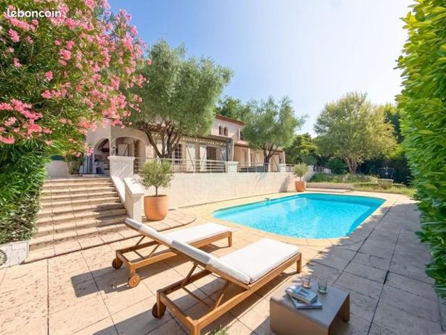 Maison 5 pièces 223 m²