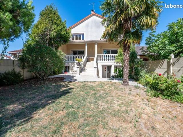 Maison 5 pièces 223 m²
