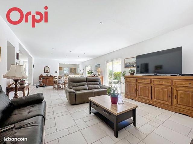 Maison 5 pièces 223 m²
