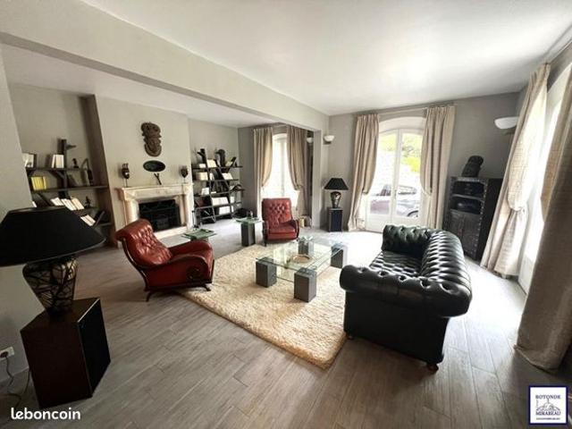 Maison 5 pièces 223 m²