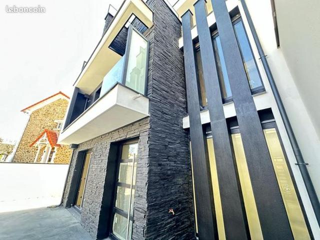 Maison 5 pièces 223 m²