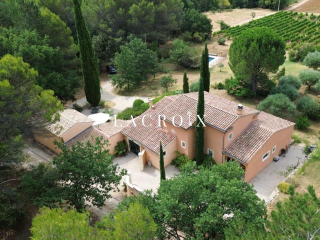 Maison 5 pièces 234 m²