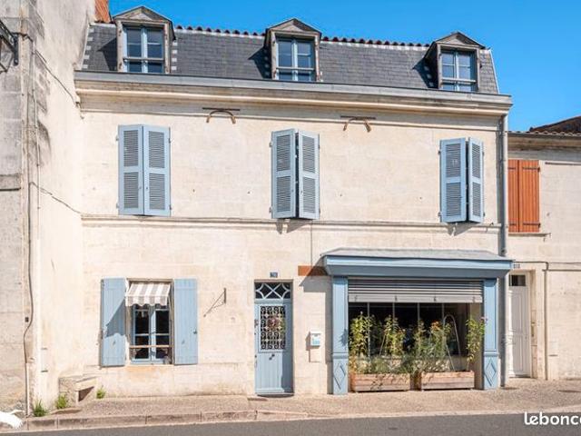 Maison 5 pièces 234 m²