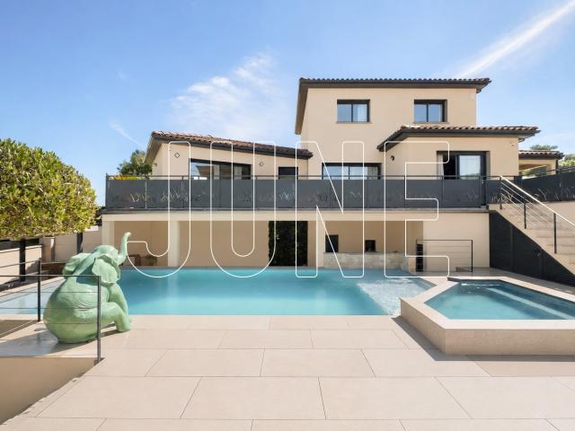 Maison 5 pièces 234 m²