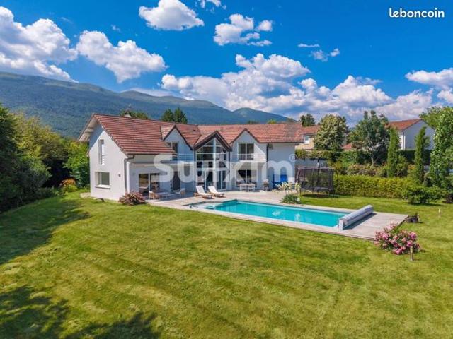 Maison 5 pièces 235 m²