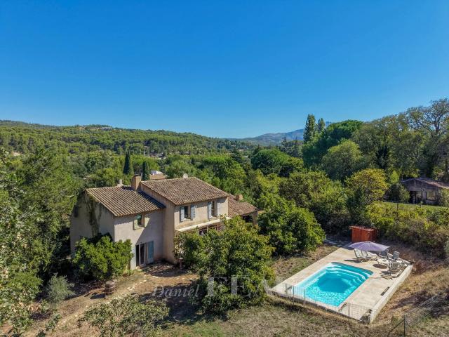 Maison 5 pièces 235 m²