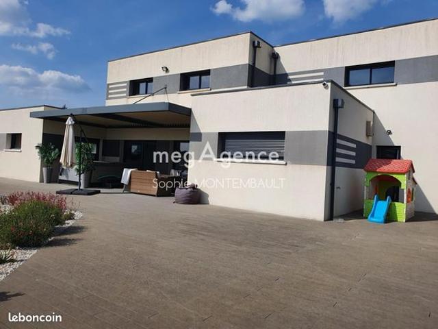 Maison 5 pièces 235 m²