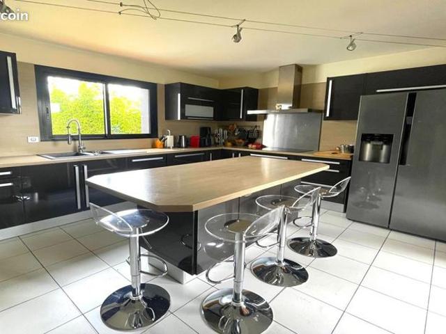 Maison 5 pièces 235 m²