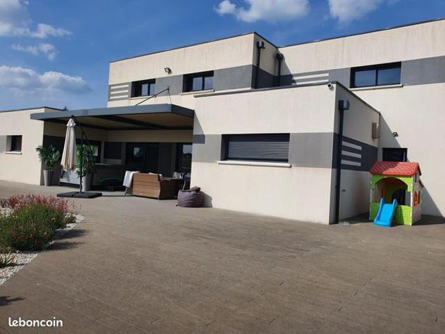 Maison 5 pièces 235 m²