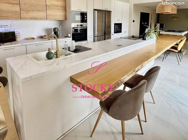 Maison 5 pièces 235 m²