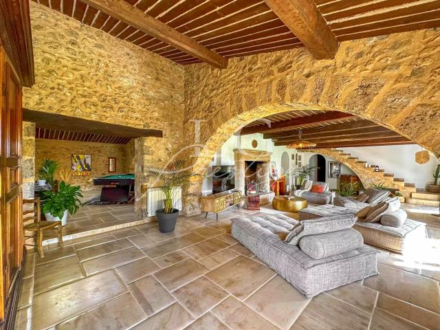 Maison 5 pièces 235 m²