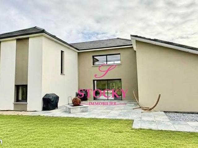 Maison 5 pièces 235 m²