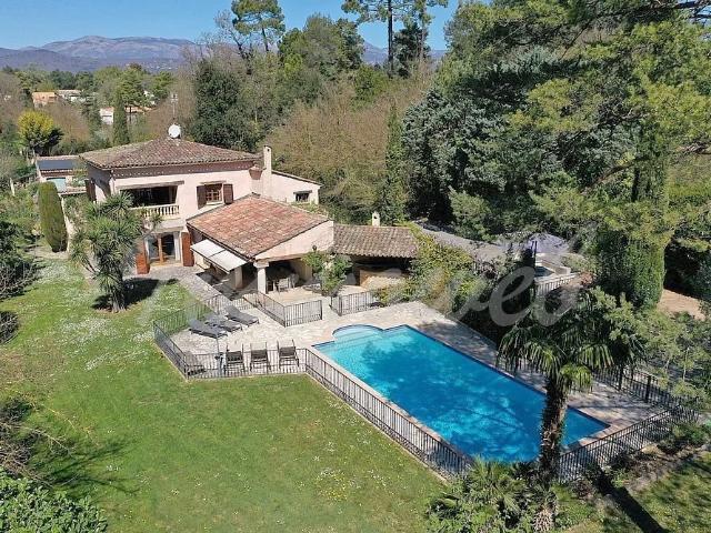 Maison 5 pièces 235 m²