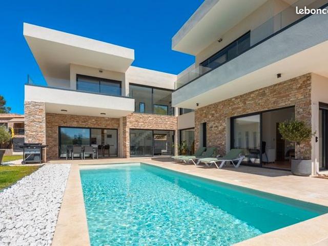 Maison 5 pièces 235 m²