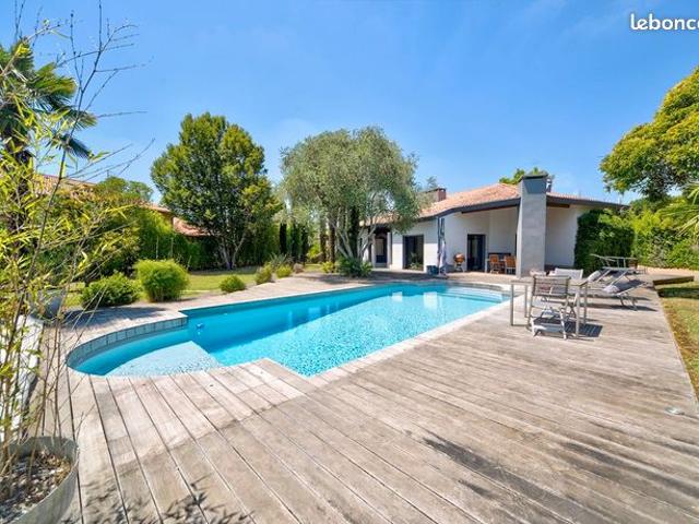 Maison 5 pièces 235 m²