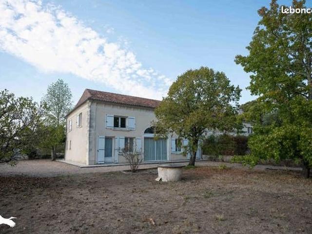 Maison 5 pièces 236 m²